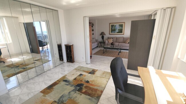 Building Photo - 2121 N Ocean Blvd