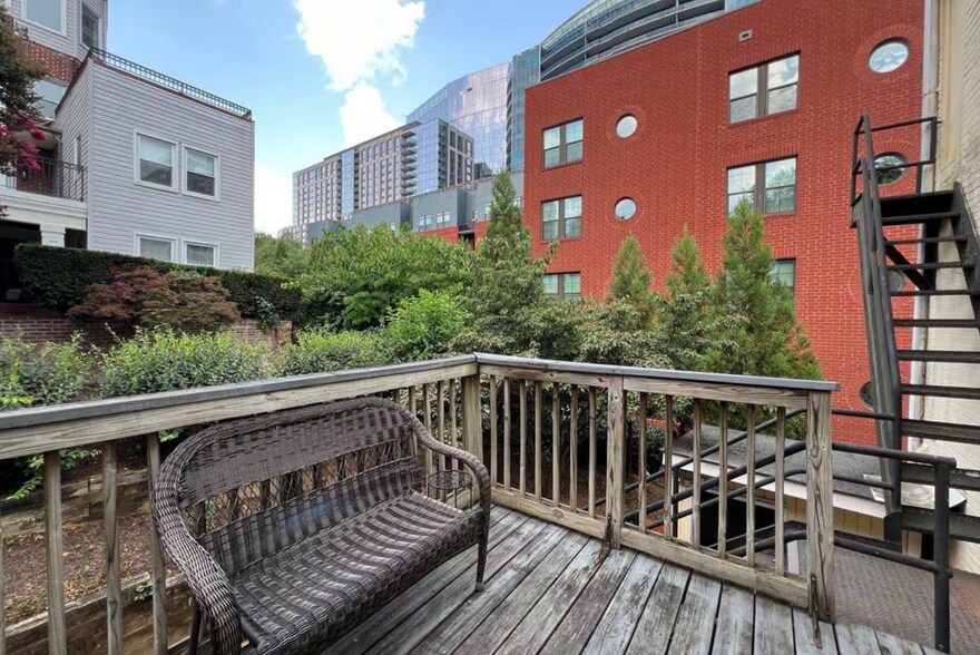 Building Photo - 1501 Key Blvd