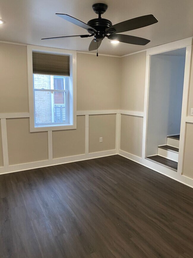 Building Photo - 623 Maple St