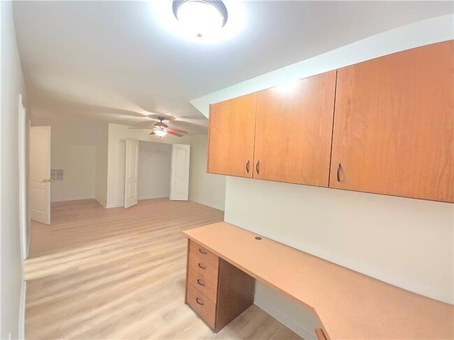 Building Photo - 12592 Waterside Dr