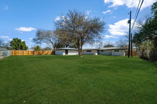 Building Photo - 192 Oriole Dr