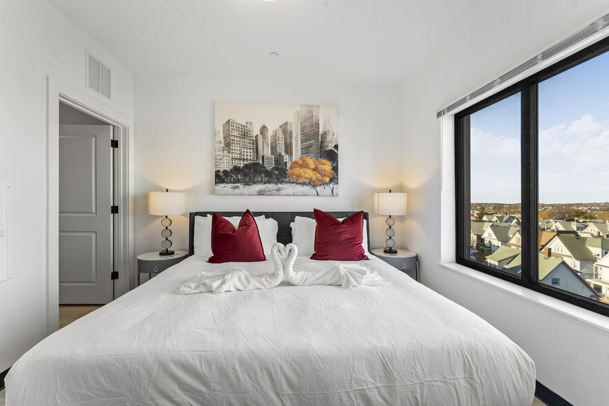 Building Photo - 600 Broadway-SI ID1240289P