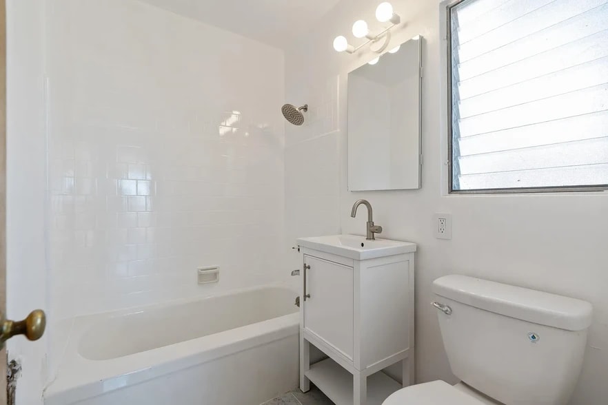 Building Photo - 2001 N Alvarado St