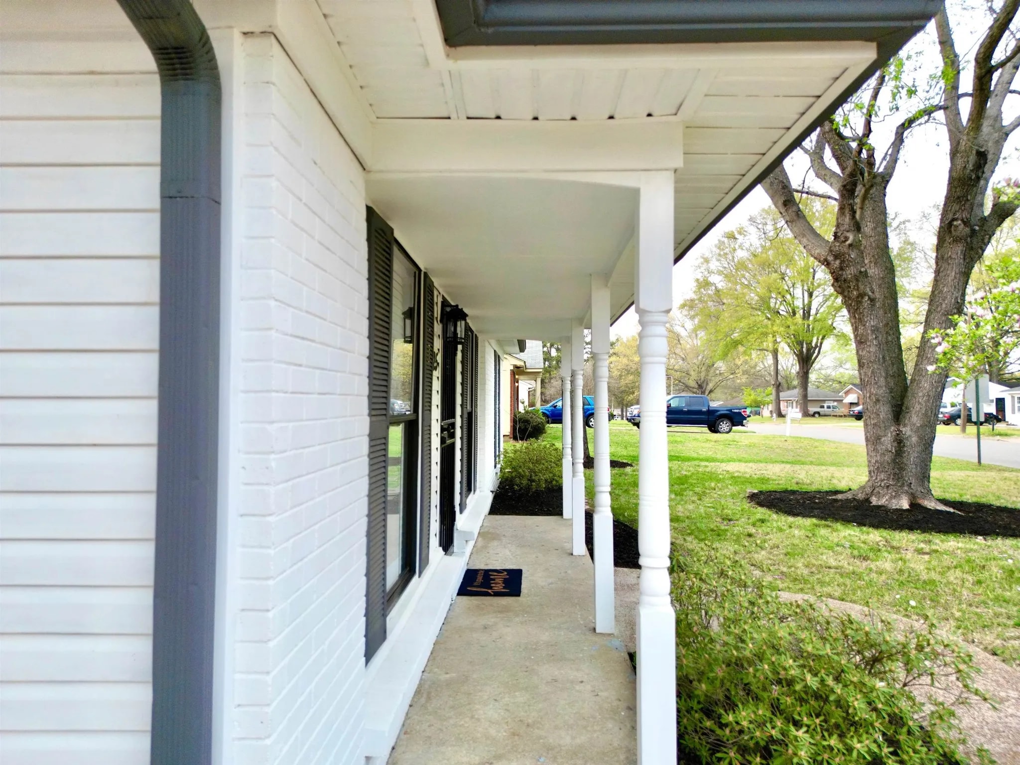 Building Photo - 925 Greenview Rd