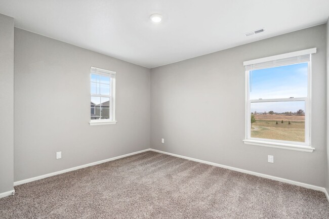 Building Photo - Spacious 4BD Bennet Floorplan with Full Ba...