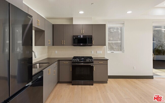 Building Photo - 118 Orlando Ave