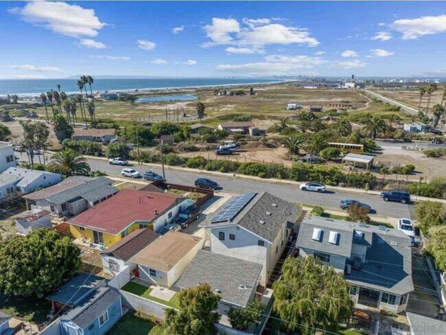 Building Photo - 229 Carnation Ave