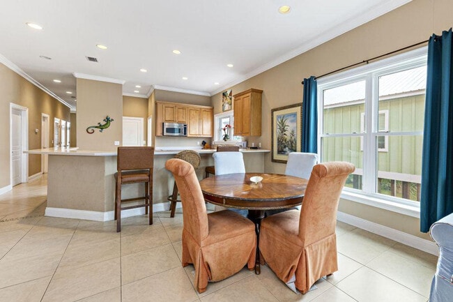 Building Photo - 1232 W Lagoon Ave