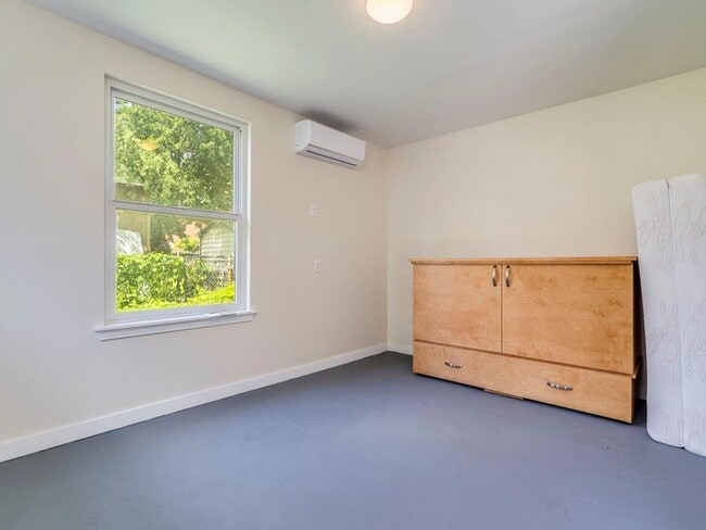 Building Photo - 2314 Santa Rosa St