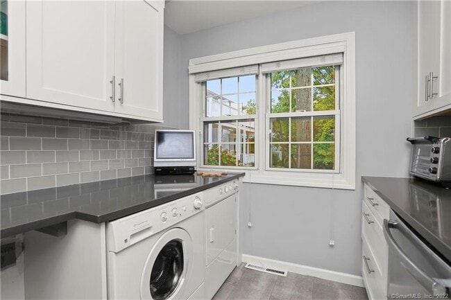 Building Photo - 245 Unquowa Rd