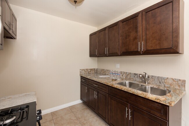 Building Photo - 16221 Vanowen St