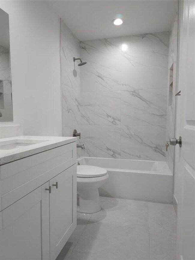 Building Photo - 9557 NW 2nd Pl