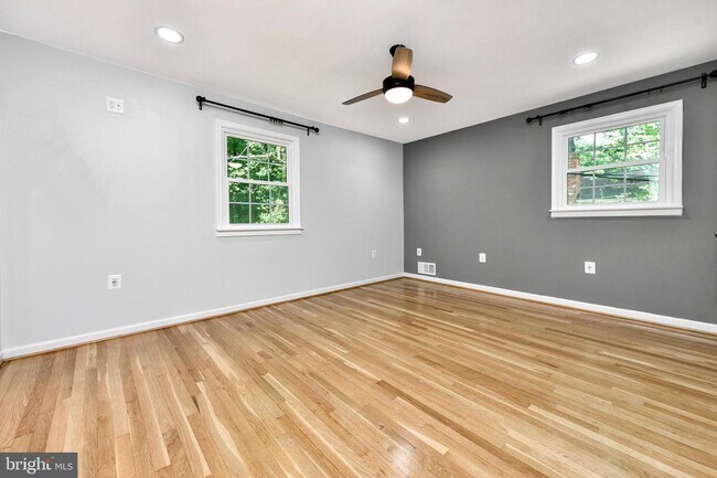 Building Photo - 5012 Dodson Dr