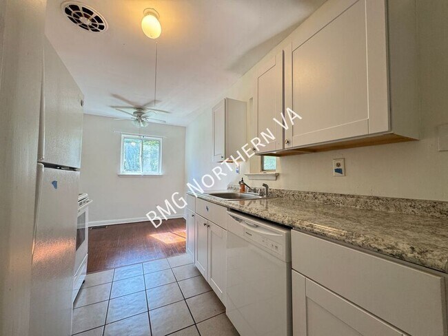 Building Photo - 7046 Lee Park Ct