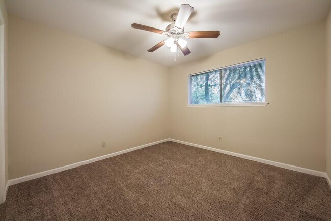 Building Photo - 2110 Wycliffe Dr