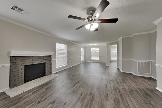 Building Photo - Kings Creek Trail, Missouri City, TX 77459 - 4 BR 2.5 BA single-family home