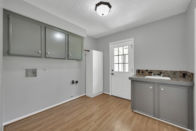 Building Photo - 27121 Wells Ln