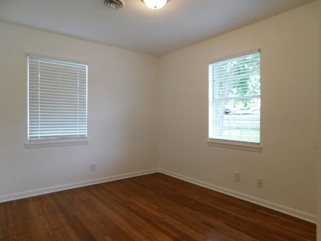 Building Photo - 1100 Estes Dr