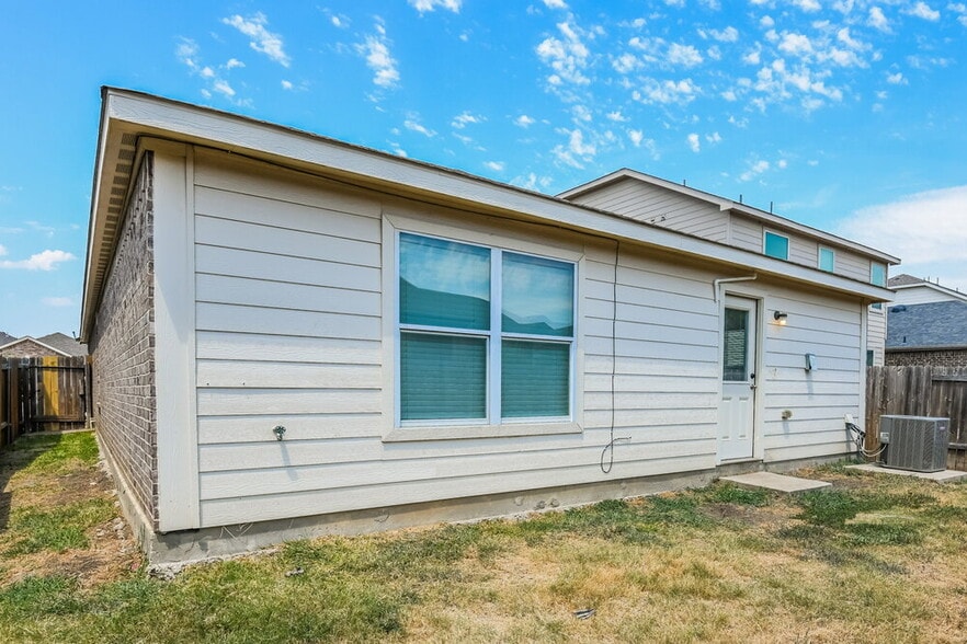 Building Photo - 4729 Cedar Springs Dr