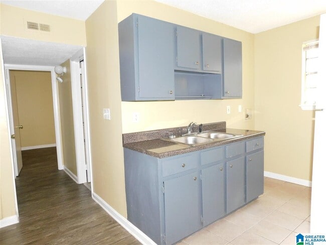 Building Photo - 1112 4th Ave W