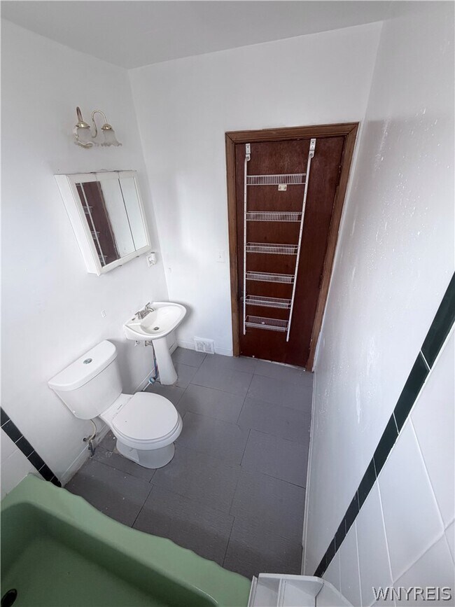 Building Photo - 901 South Park Ave