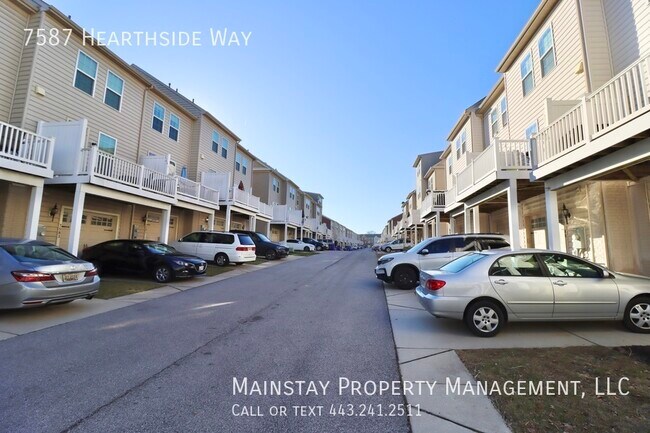 Building Photo - 3 Bedroom Townhome in Howard Square!
