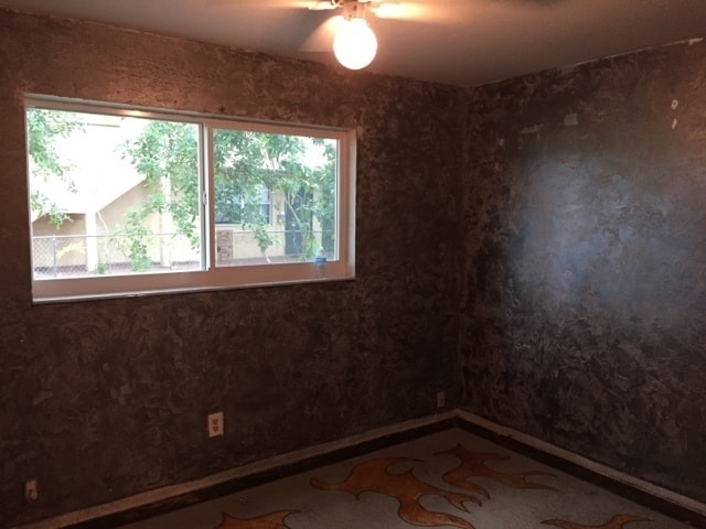 Building Photo - Large 4 -2 house in sw area ! Off Davie blvd