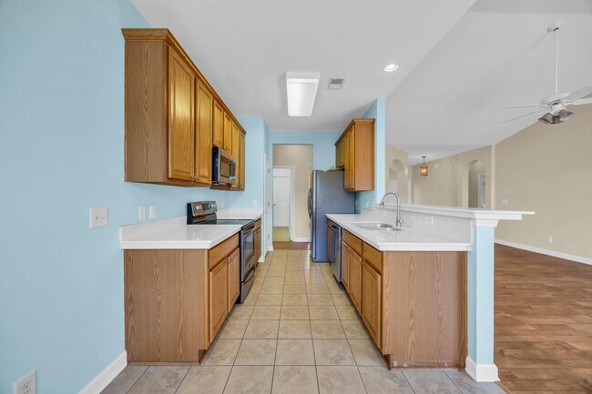 Building Photo - 101 Zinnia Dr