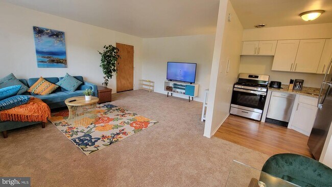 Building Photo - 1501 S George Mason Dr