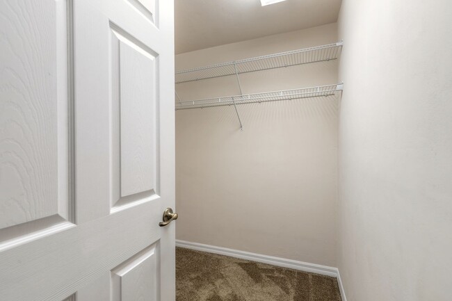 Building Photo - Charming 2-Bedroom, 2.5-Bathroom Townhome ...