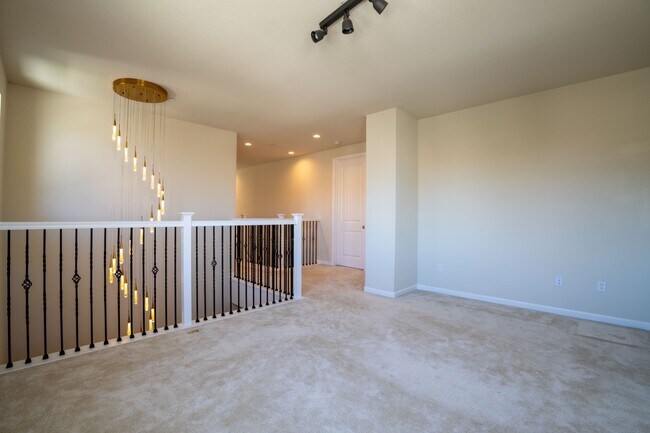 Building Photo - 3625 Blue Bird Dr