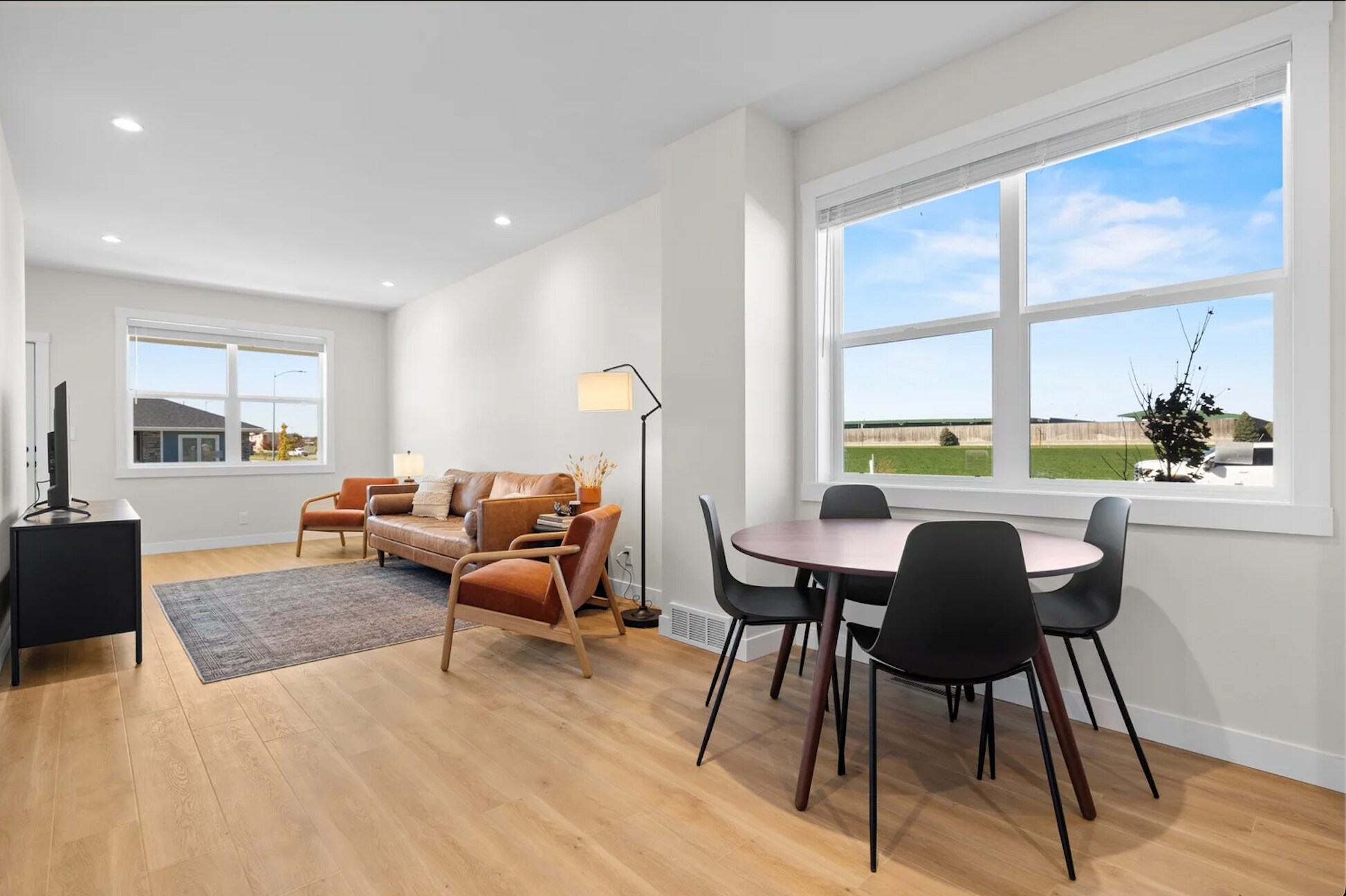 Building Photo - 3130 W Laux Dr