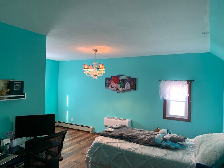 Upstairs - Bedroom #4 - 1121 Harry Ct