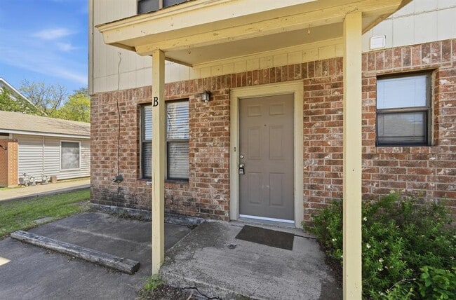 Building Photo - 8011 Lazy Ln