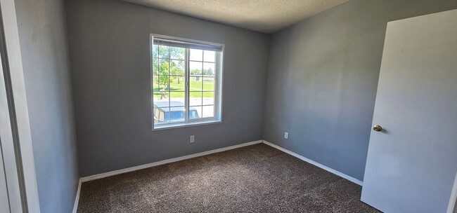 Building Photo - 510 S Circle Dr