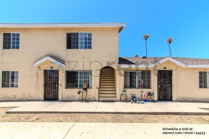 Building Photo - 850 W 80th St