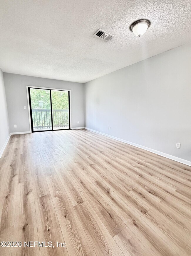 Building Photo - 650 W Pope Rd
