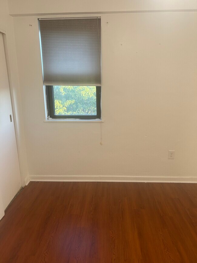 Building Photo - 11720 Edgewater Dr