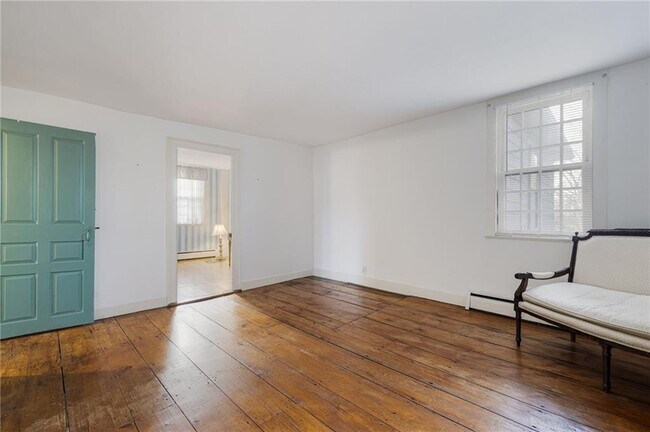 Building Photo - 73 Thames St