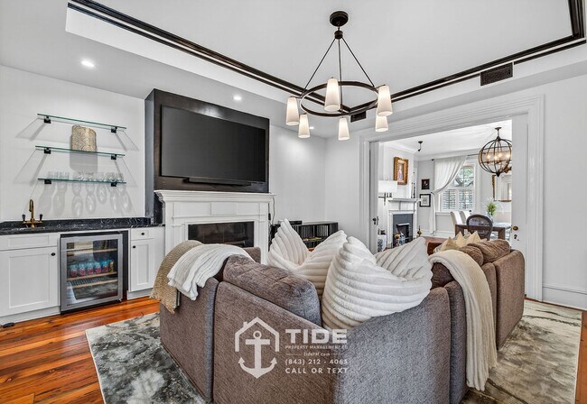 Building Photo - Live in the Heart of Harleston Village!