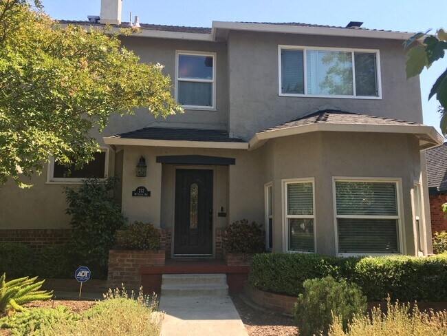 Primary Photo - Majestic Home Near University of the Pacific