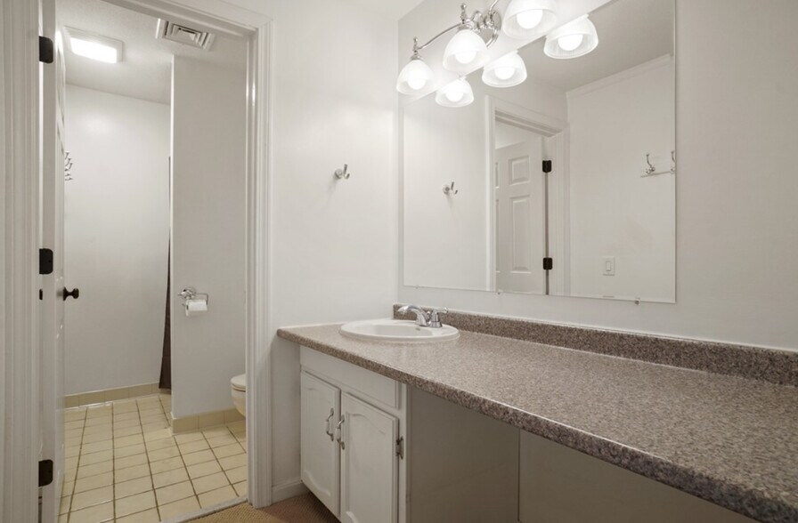 Master Bathroom 2 - 24 South St
