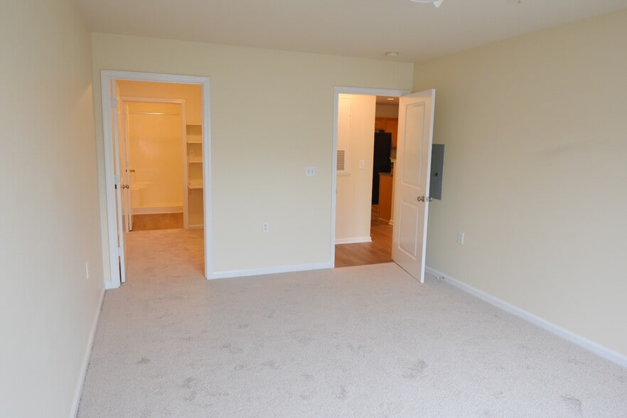 Building Photo - 632 Condo Club Dr