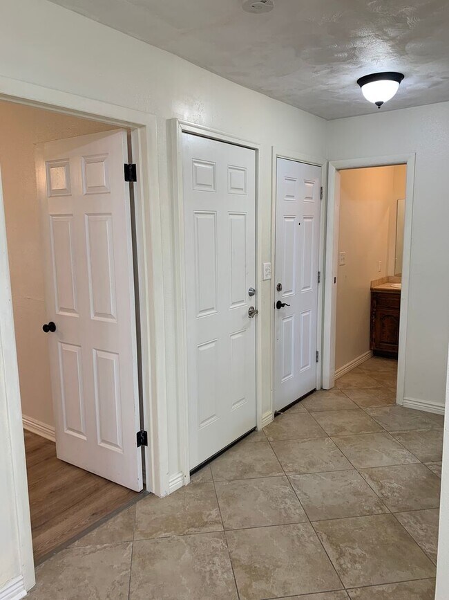 Building Photo - 1026 N 1100 W