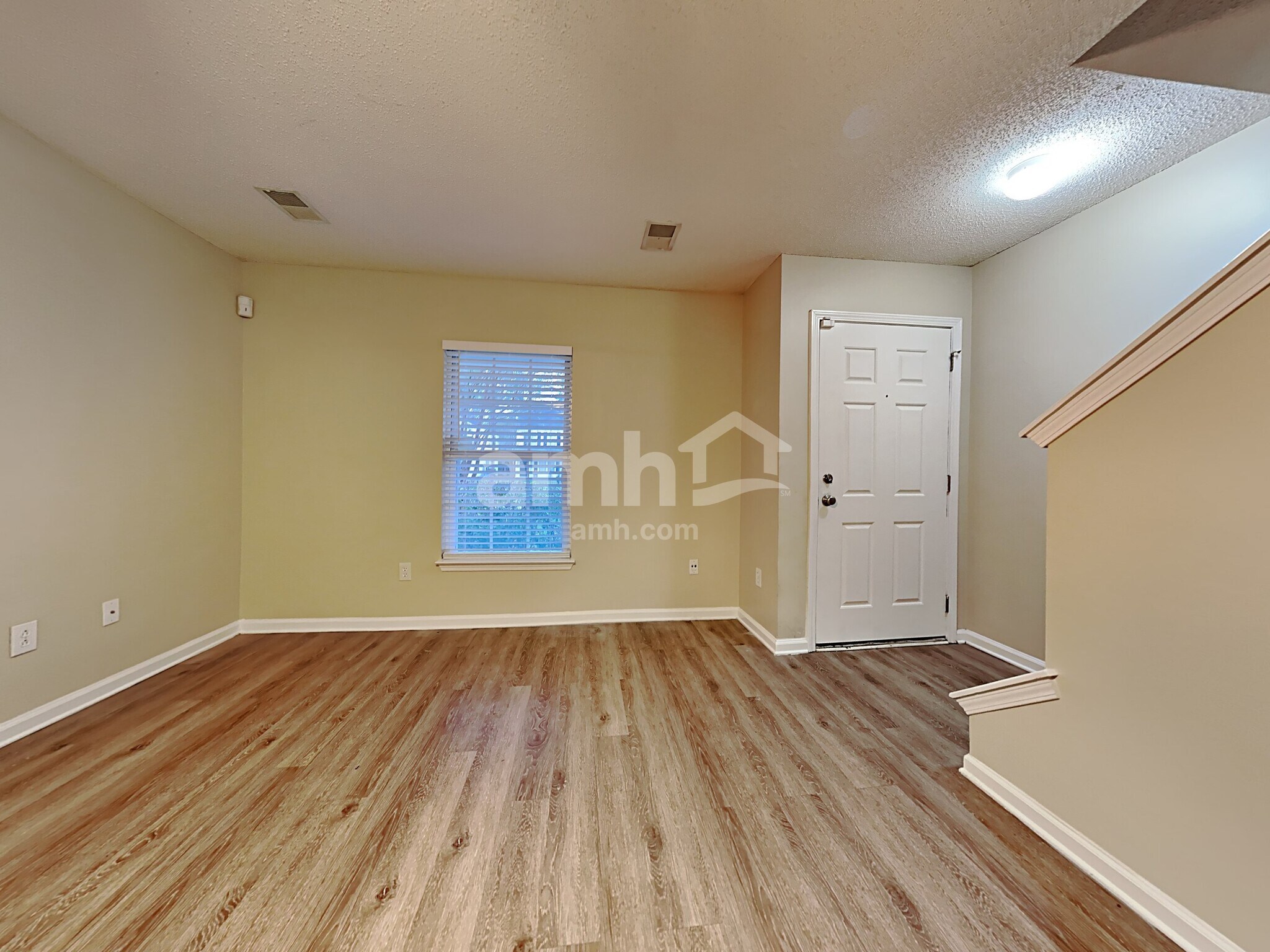 Building Photo - 8788 Red Oak Dr