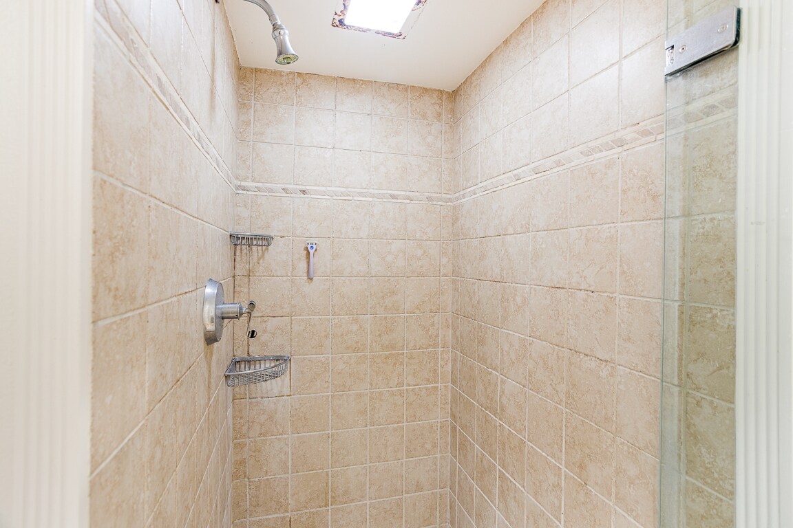 Building Photo - 4401 Moorpark Way