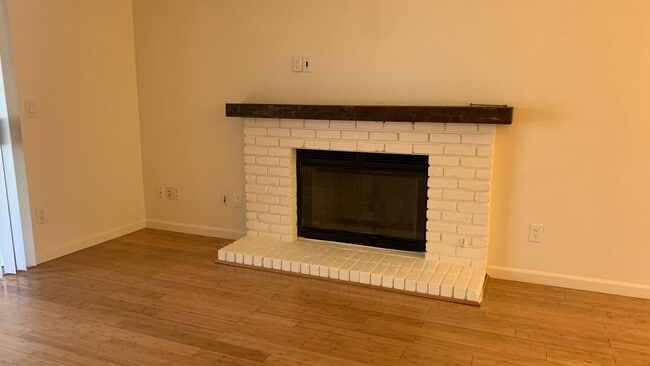 Building Photo - Adorable well maintained 3 bedroom 2 bath ...