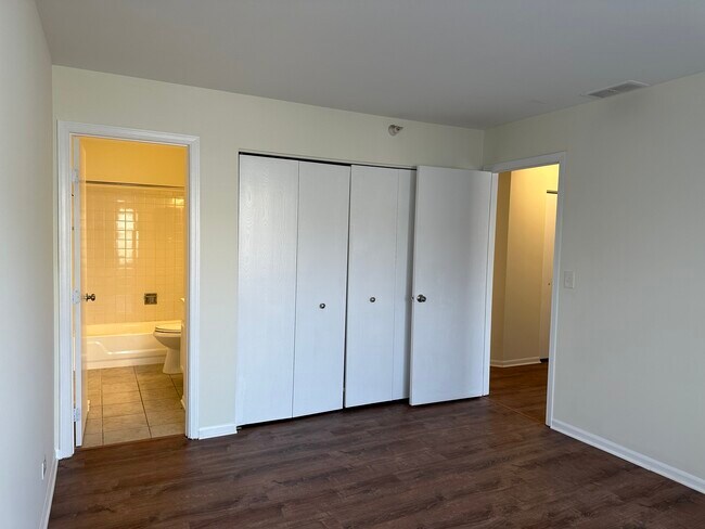 Building Photo - 1361 Orleans Dr