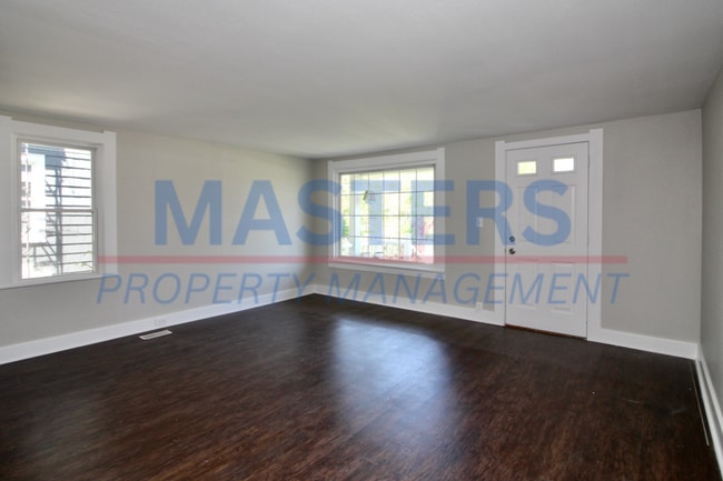 Building Photo - Three bedroom with 1 and a half bath tradi...