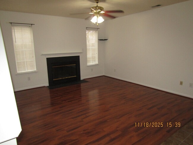 Building Photo - Jordans Crossing